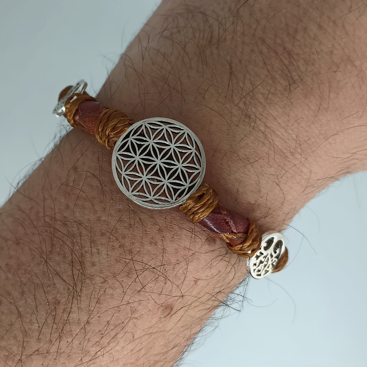 Pulsera cuero trenzado Flor y arbol de la vida