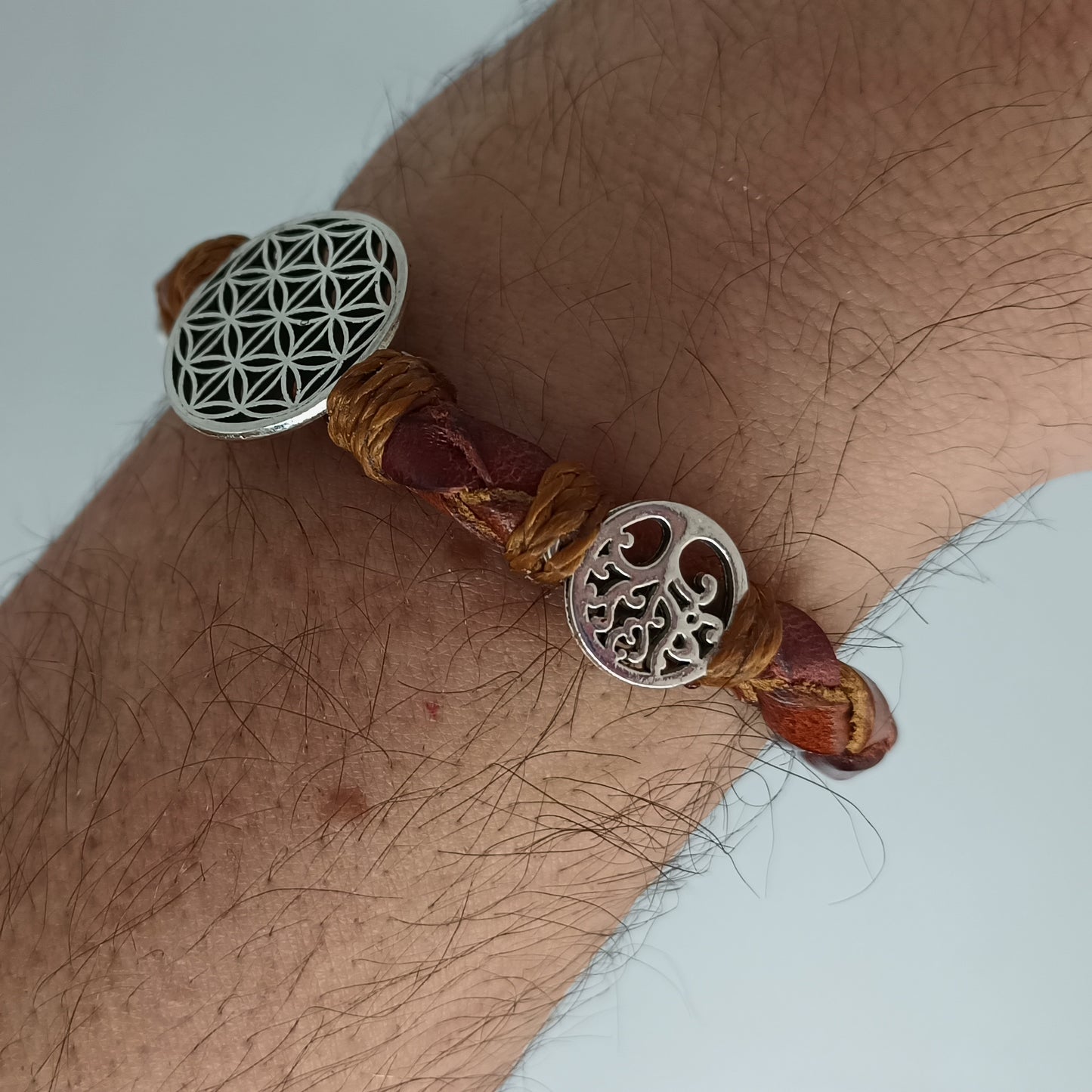 Pulsera cuero trenzado Flor y arbol de la vida